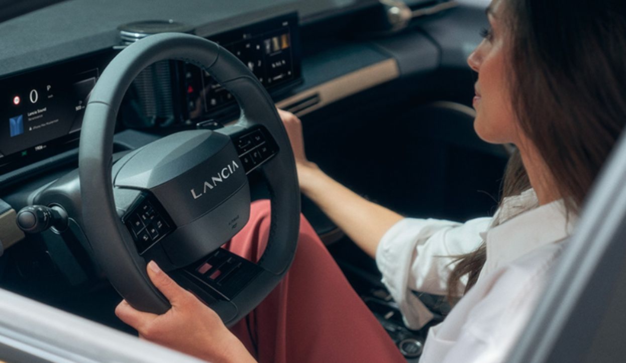 Lancia Ypsilon 100% eléctrico: diseño innovador y tecnología de última generación