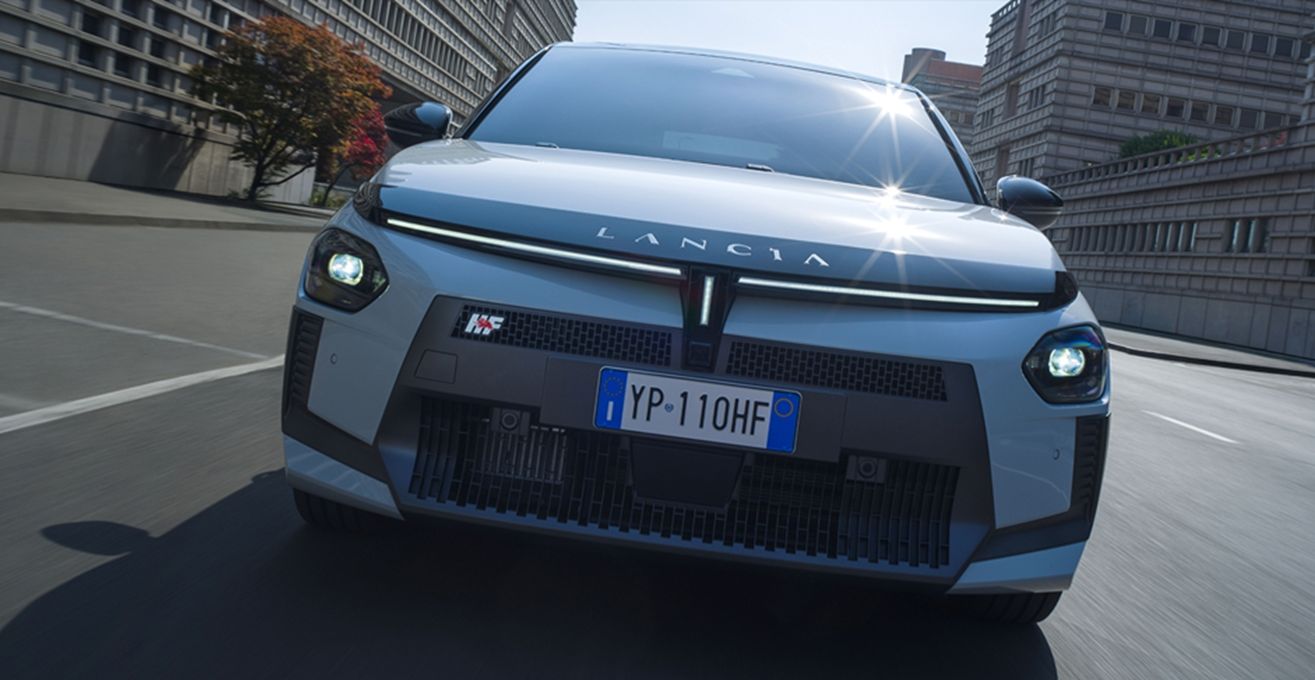 Lancia Ypsilon 100% eléctrico: diseño innovador y tecnología de última generación