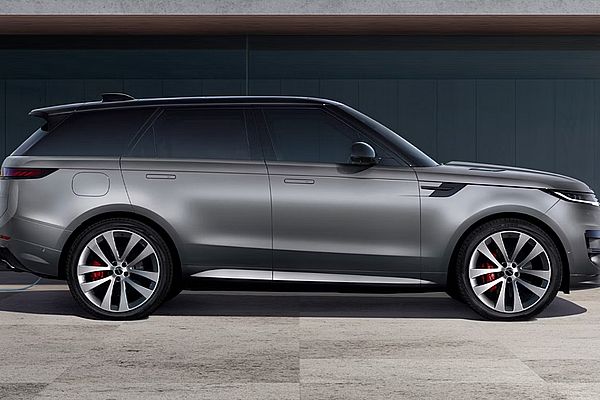Land Rover apuesta por la electrificación: así es el Range Rover Sport PHEV, el SUV híbrido enchufable que desafía a BMW, Mercedes y Porsche