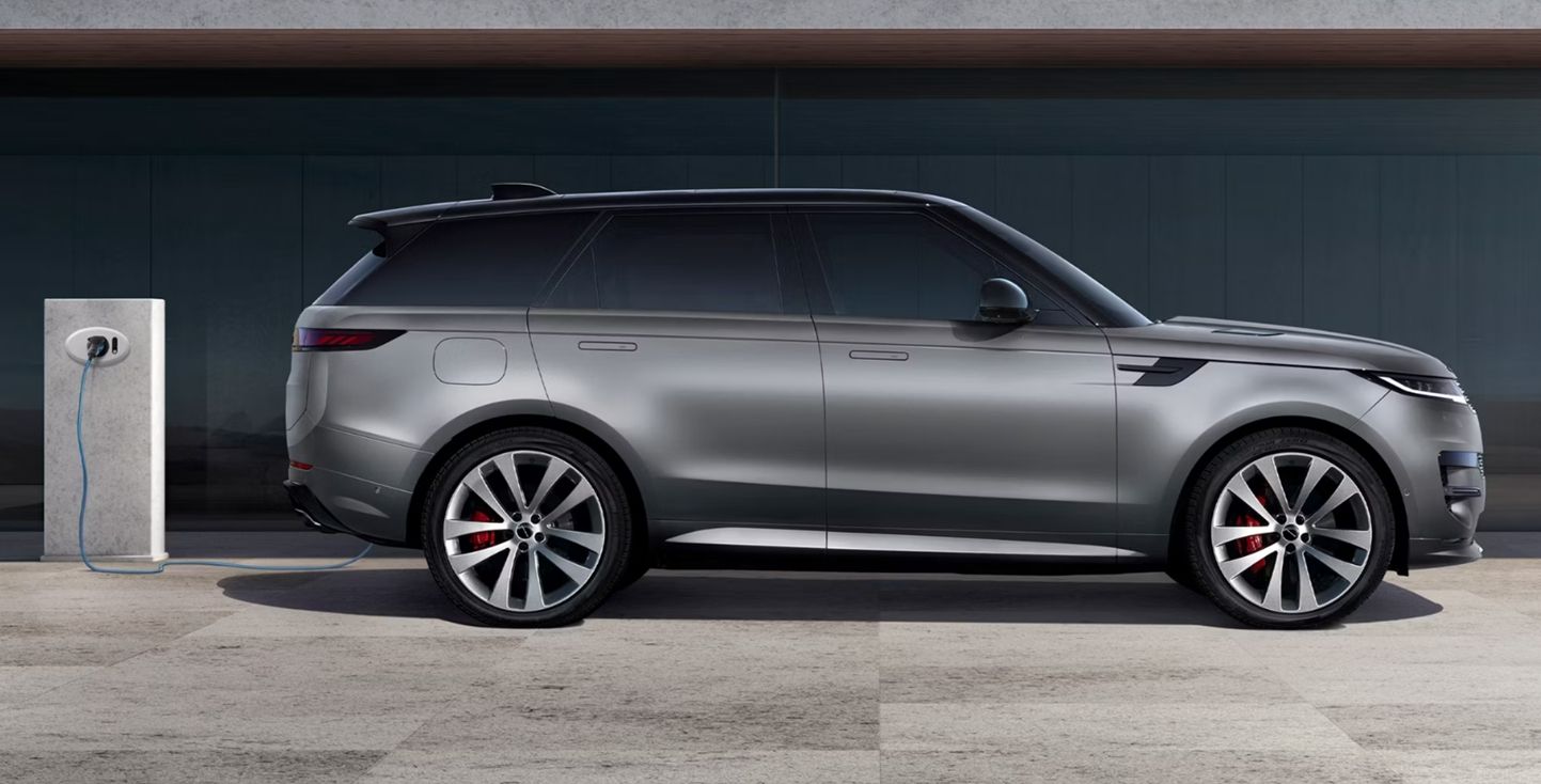 Land Rover apuesta por la electrificación: así es el Range Rover Sport PHEV, el SUV híbrido enchufable que desafía a BMW, Mercedes y Porsche