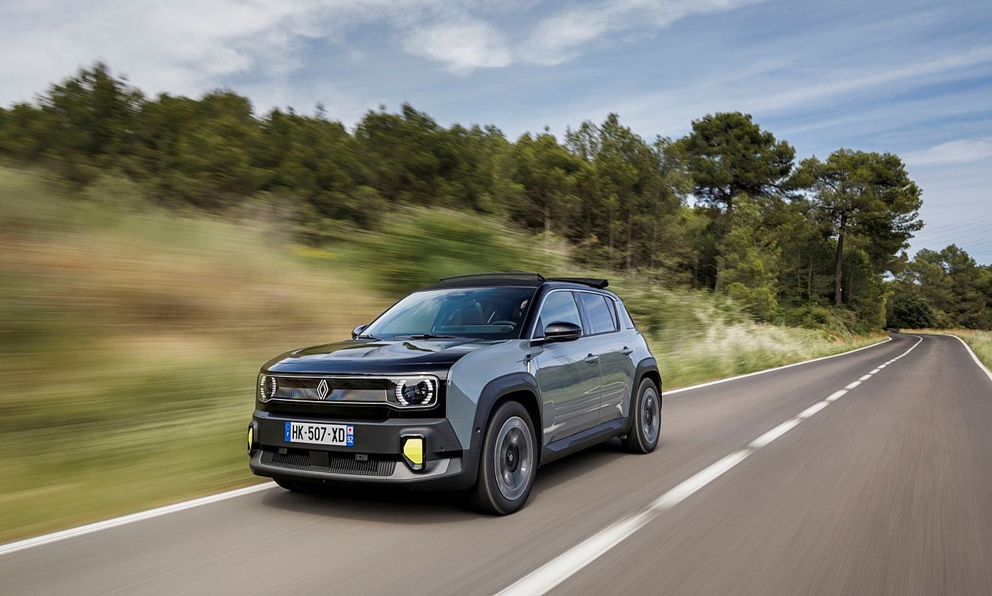 Renault 4 E-Tech Eléctrico Plein Sud: el icono francés se reinventa con un techo de lona eléctrico para disfrutar del aire libre